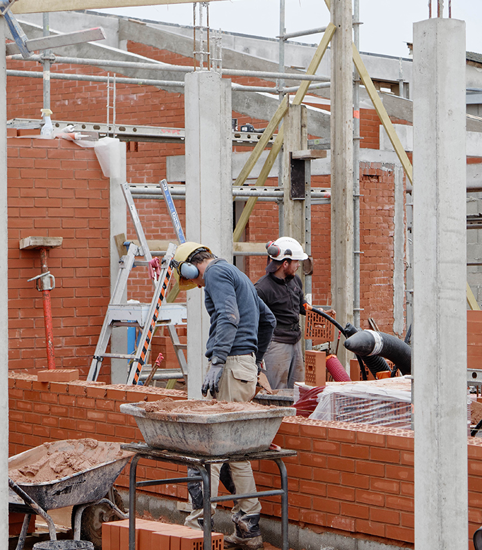 Construction of the Bioclimatic School in Guclardjpg