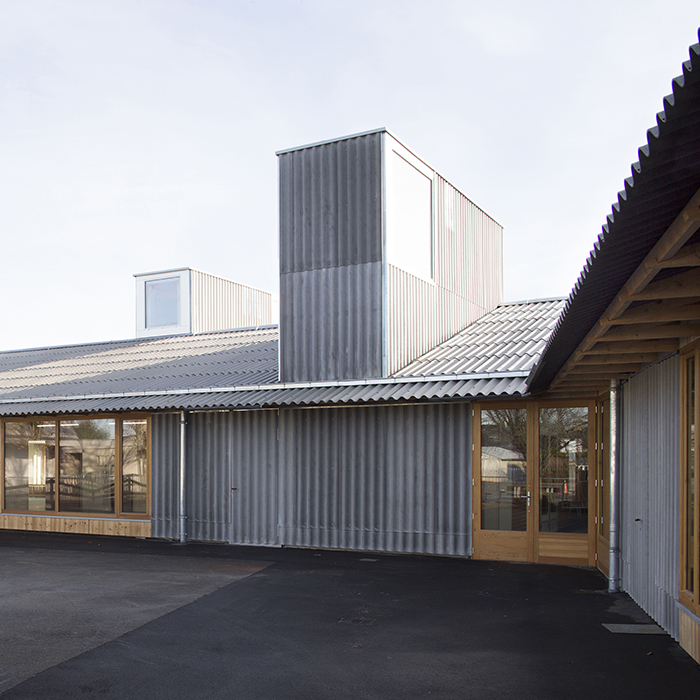 Bioclimatic School wood and corrugated metal outsidejpg