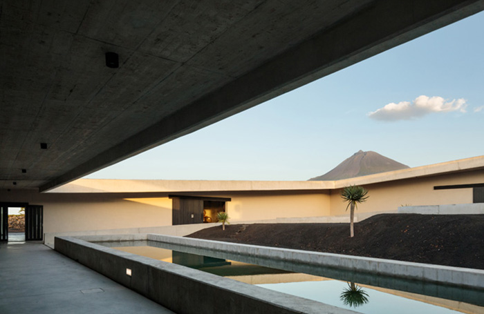 Adega Pico Winery and Hotel courtyard with water featurejpg