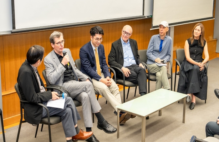 Paneldiscussingateventjpg