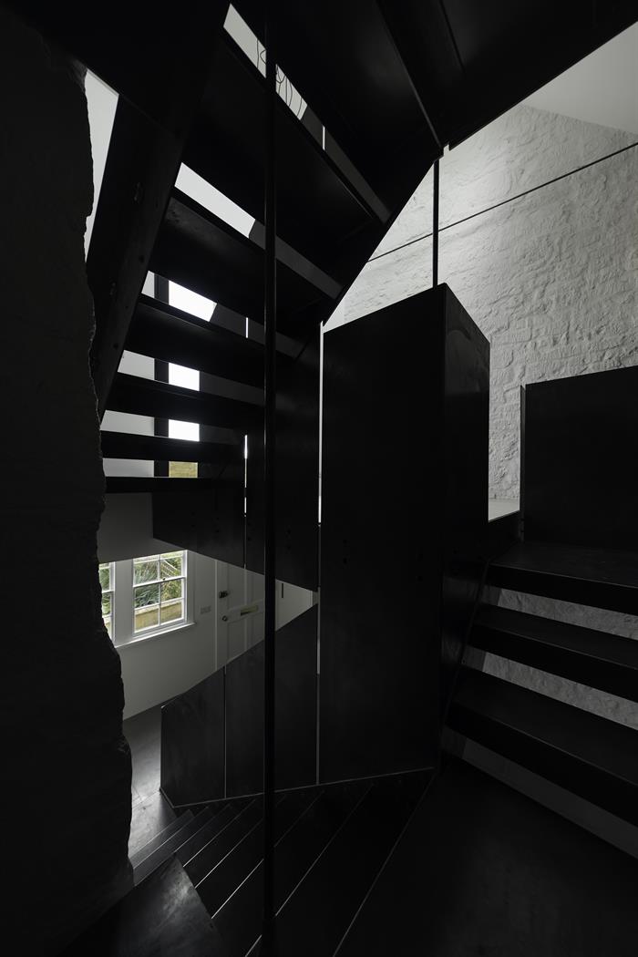 House for a ViolinistHide FilmWEBIMAGE3jpg