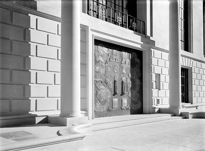 BW RIBA 66 Portland Place entrance without rampjpg