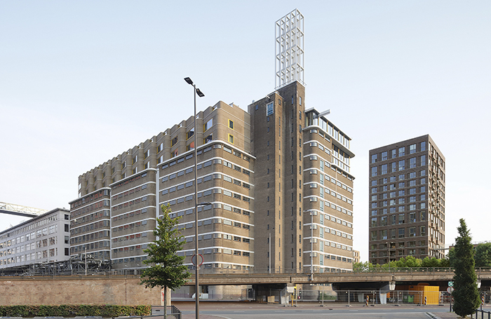 Diagonal view of Veemgebouw exteriorjpg