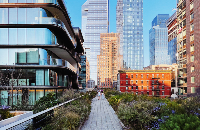 Highend apartments along the High Line towards Hudson Yards in New Yorkjpg