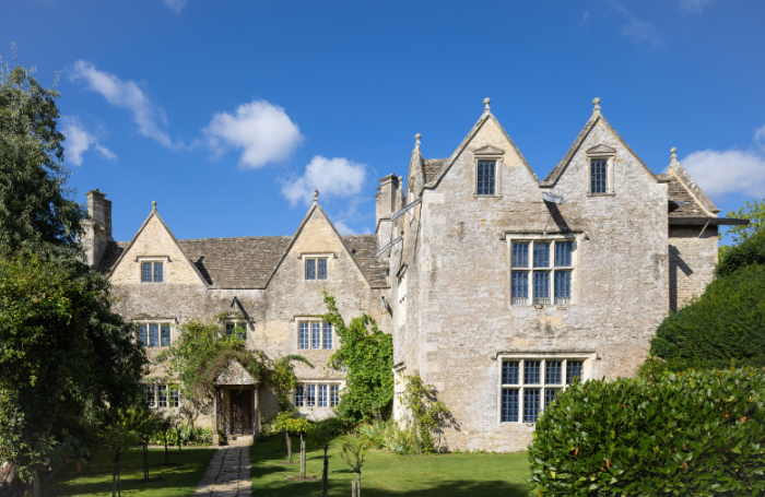 Kelmscott ManorFotohaus Ltd 1png