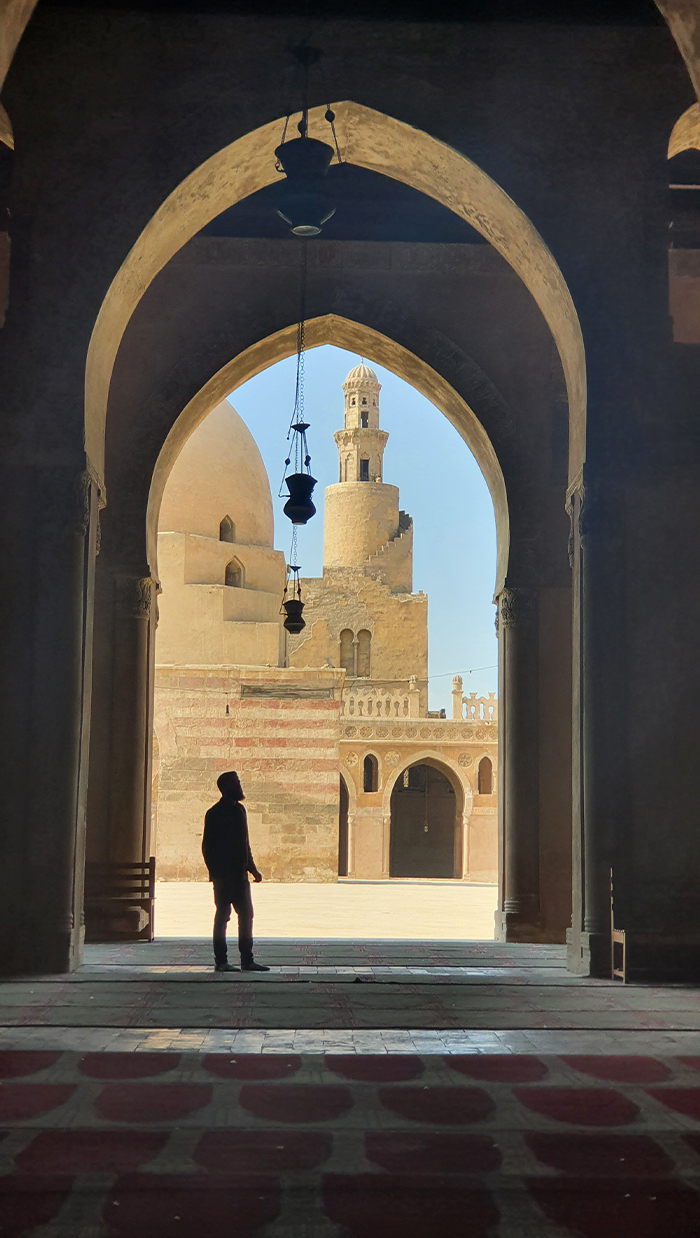 SilhouettemantemplearchwayHammad Haider700x1238jpg