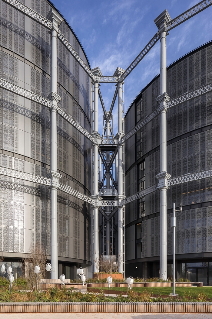 GasholdersLondon2452PeterLandersWEBIMAGE1jpg