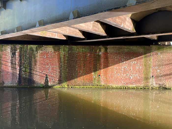 WaterunderbrickbridgeIan Blake700x525jpg