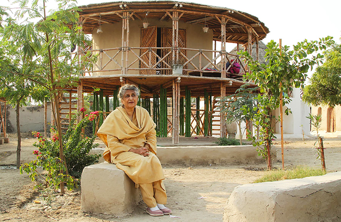 Yasmeen Lari outside Women's Centre, Pakistan