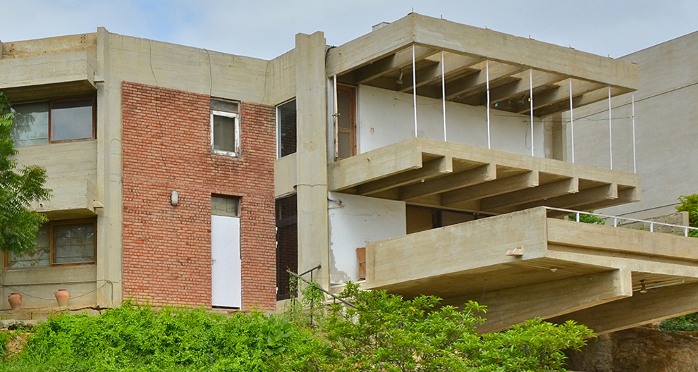 Lari House
